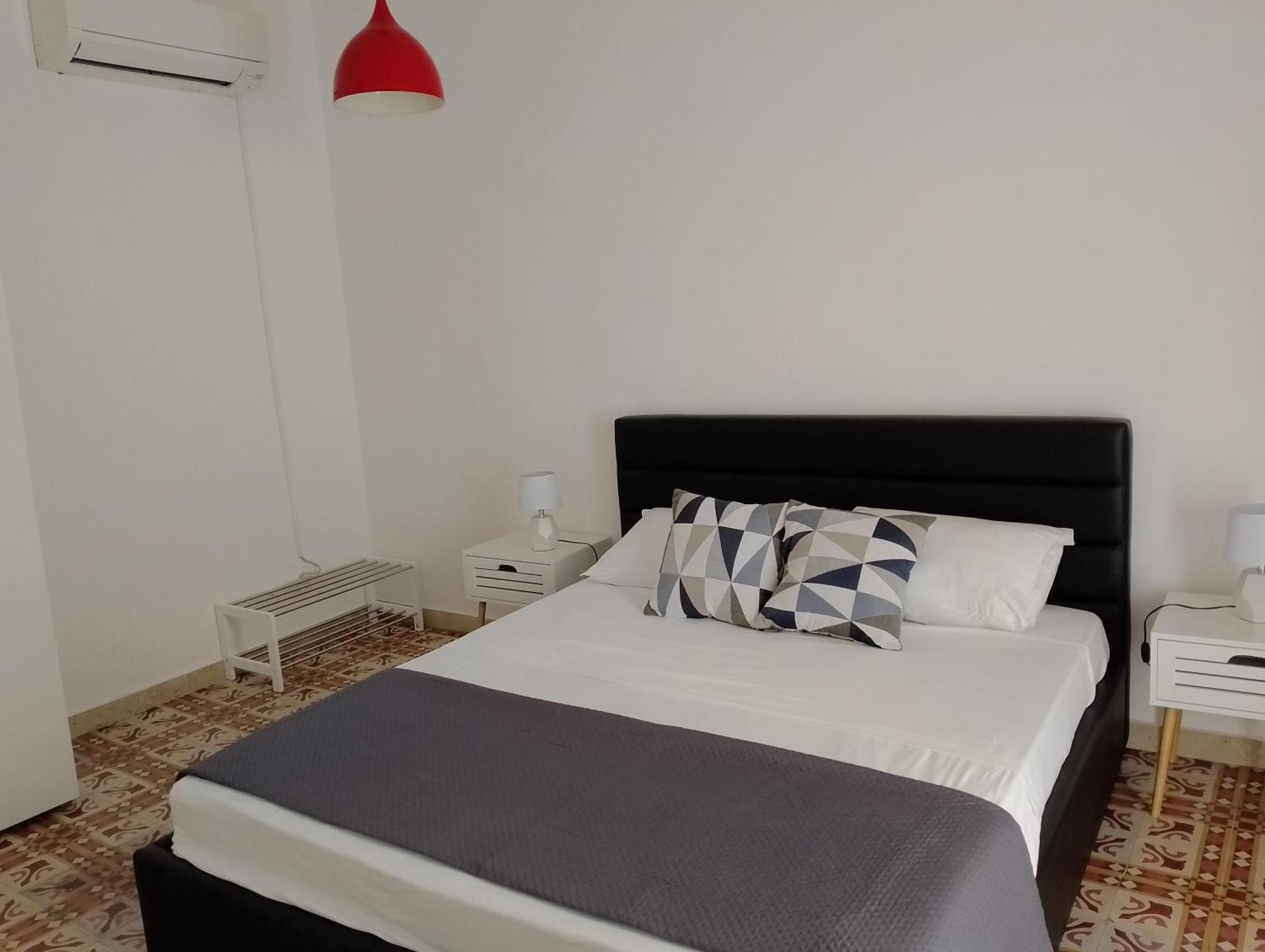 Amira Apartments Трапани Екстериор снимка